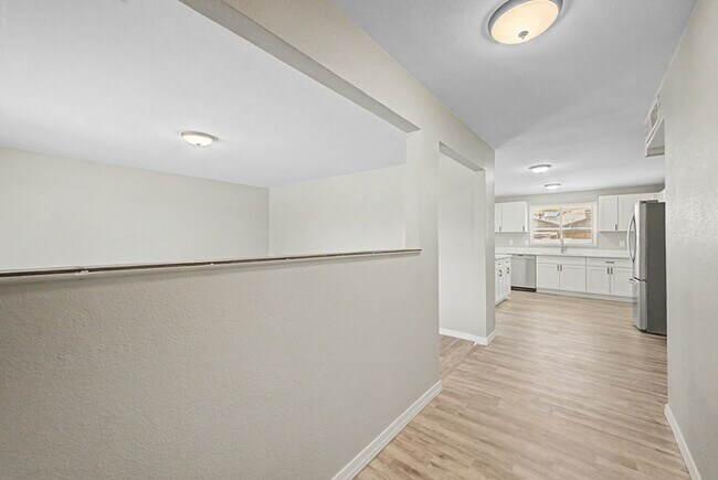 Building Photo - Single Family