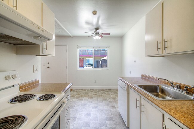 Building Photo - 1x1 in Rincon Valley - Spacious and Bright!