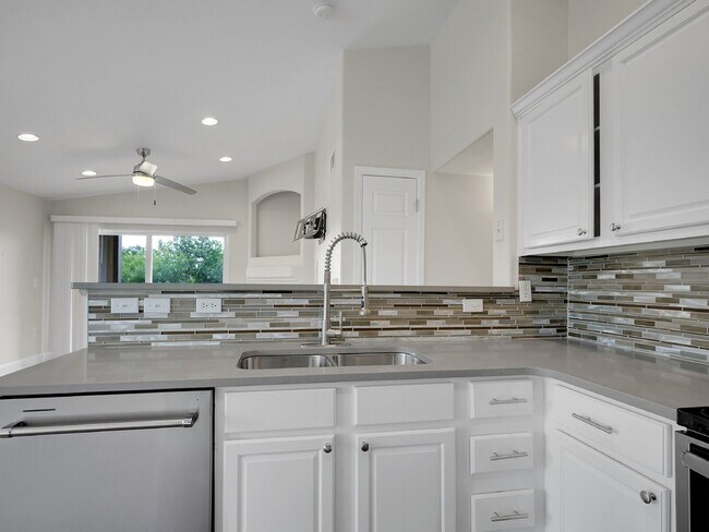 Building Photo - $2,395.00 - 3 Bedrooms, 2Bathrooms, Condo ...