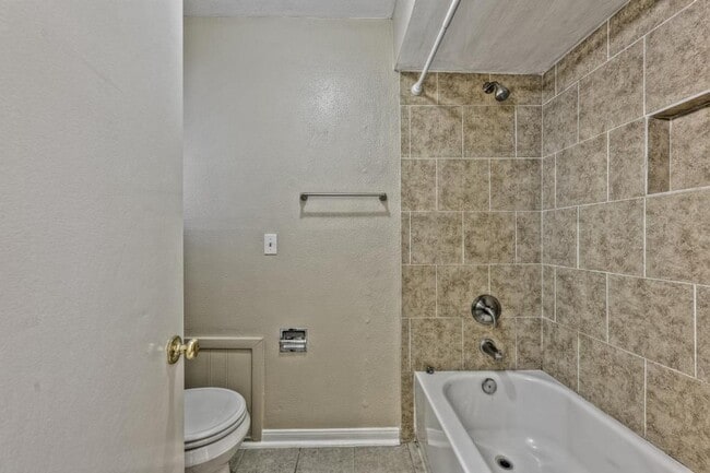 Building Photo - 2327 Shadbury Ct