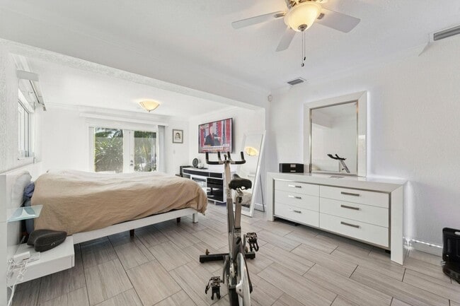 Building Photo - 911 NW 7th St