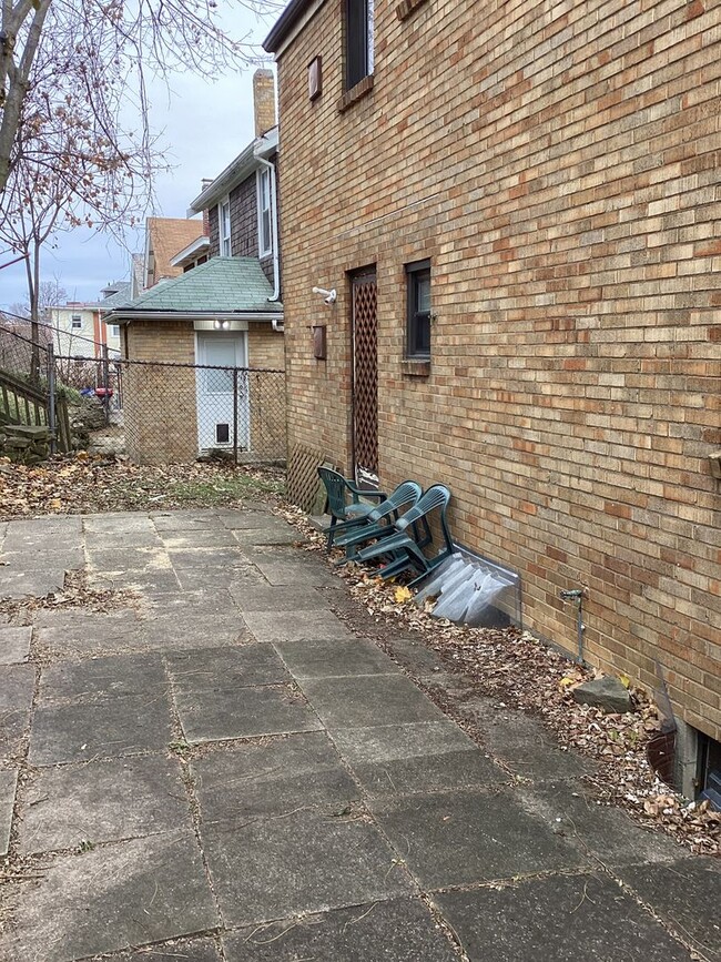 Building Photo - 2934 Clermont Ave