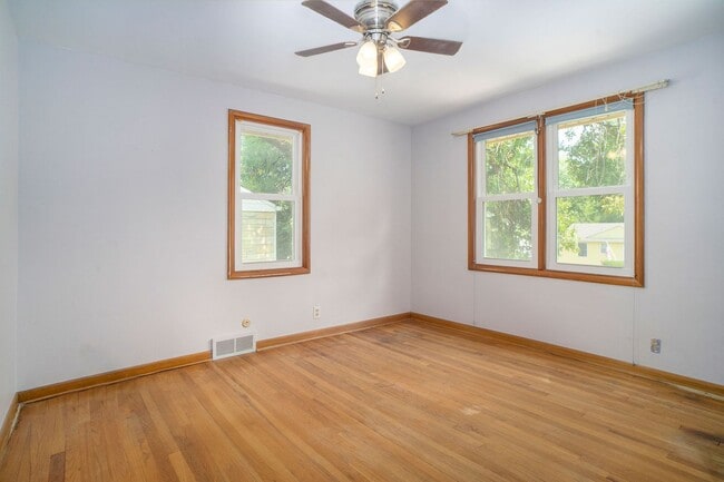 Building Photo - Updated 3 Bedroom Benson Home