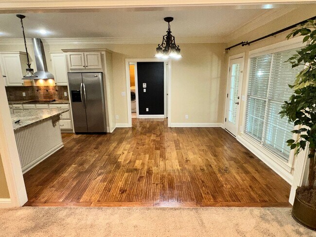 Building Photo - BEAUTIFUL, SPACIOUS 5 BR, 4.5 BATH HOME! G...
