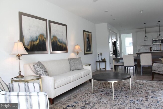 Building Photo - 4975 Longmire Wy