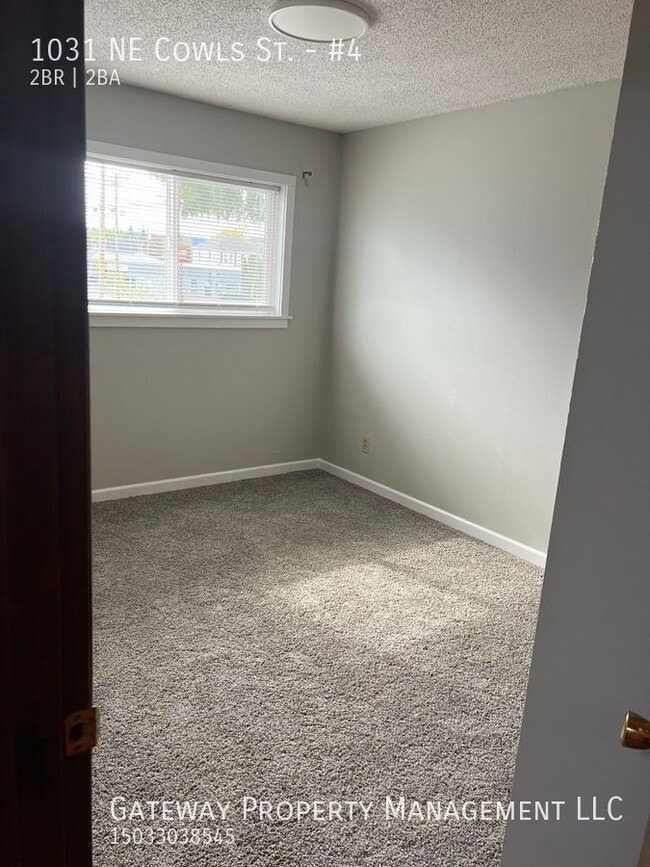 Building Photo - 1031 NE Cowls St