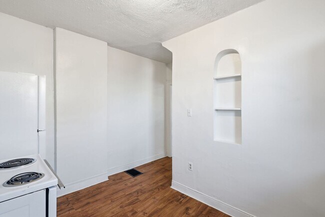 Building Photo - 498-500 N Champion Ave