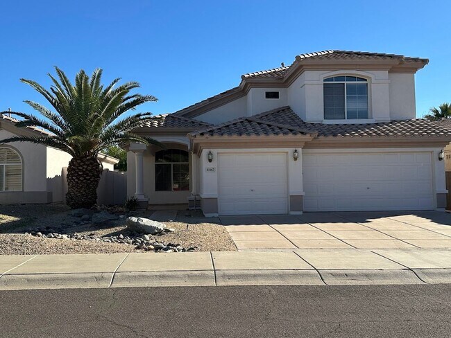 Building Photo - Gorgeous 4 bedroom Scottsdale home with POOL and 3 car garage