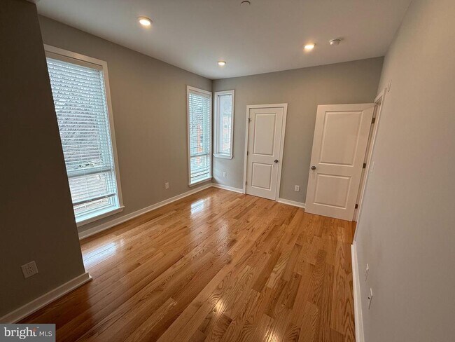 Building Photo - 914 W Susquehanna Ave