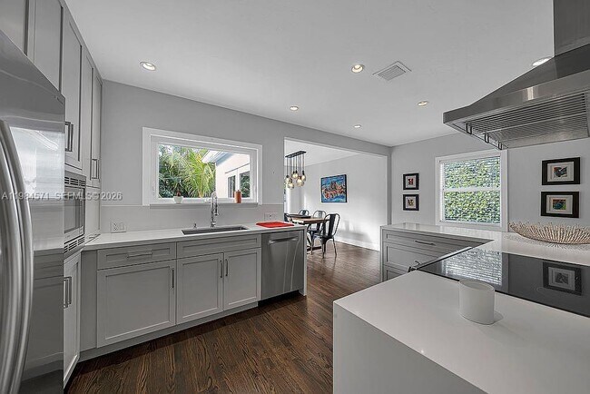 Building Photo - 5850 SW 47th St