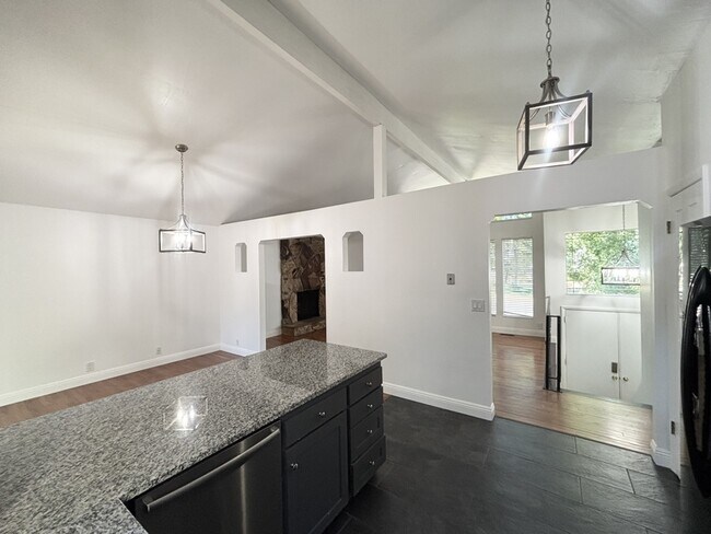 Building Photo - 2243 Aspen Hills Dr