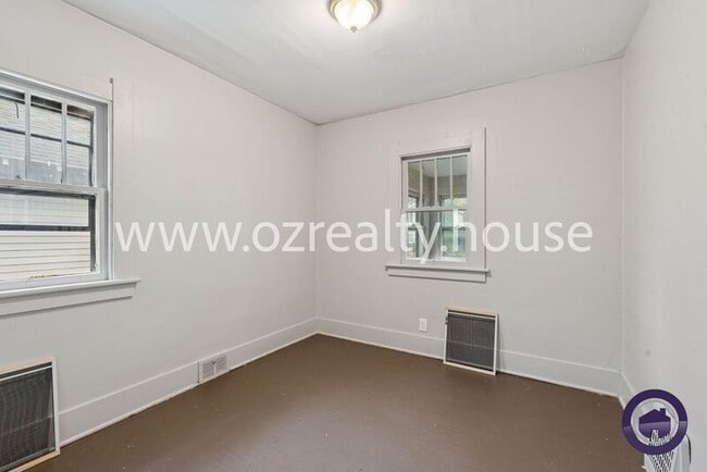 Building Photo - 1749 Berdan Ave
