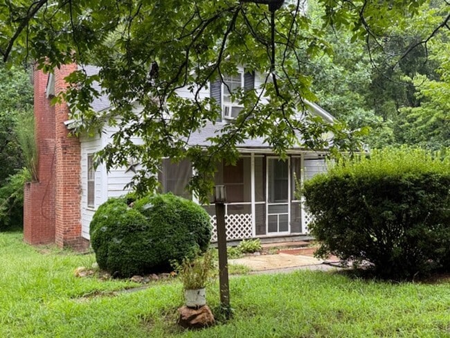 Building Photo - Three bedroom, 1 bath house in Western Ala...