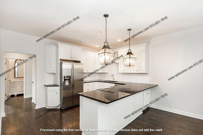 Building Photo - Fantastic Plaza location!!