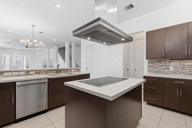 Building Photo - 7239 Laguna Villas