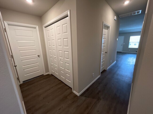 Building Photo - Pre-Leasing Now! Charming Three Bedroom | Two Bath Home in Red Plains