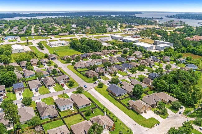 Building Photo - 18436 Sunrise Pines Dr