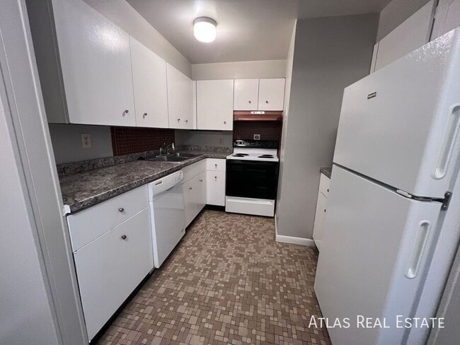 Building Photo - 839 E San Miguel St