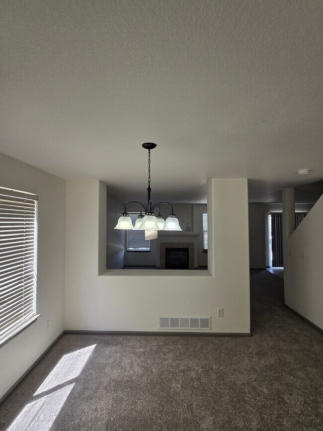 Building Photo - Spacious and Bright 4 Bedroom Home with Garage and Basement Now Available!