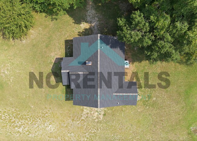 Building Photo - 141 Marthas Ln-