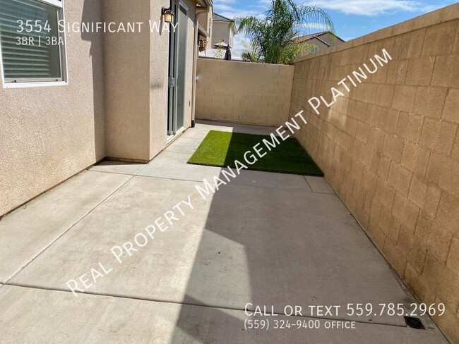 Building Photo - $2,300 Barstow & DeWolf 3 Bedroom - Commun...