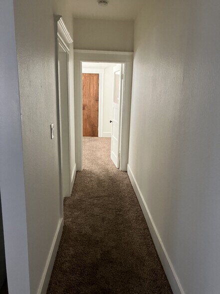 Building Photo - 2337 Waverly St