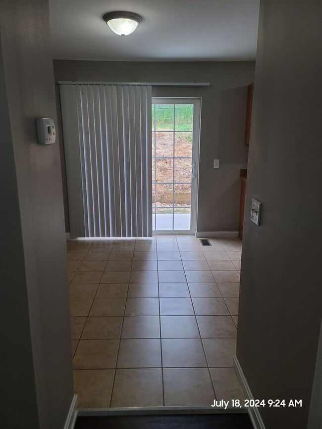 Building Photo - 3 Bedroom Townhouse for Rent in Waynesboro!