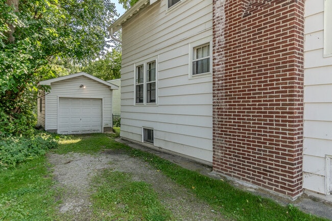 Building Photo - 1014 Woodlawn Ave
