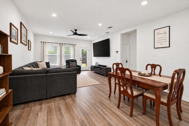 Building Photo - 5630 Vintage Oakmont Dr