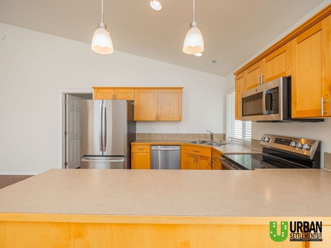 Building Photo - Beautiful 3-Bedroom Home in Desirable Rive...