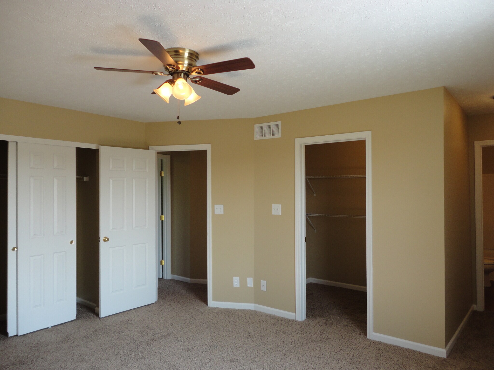 Building Photo - 912 N Garver Rd