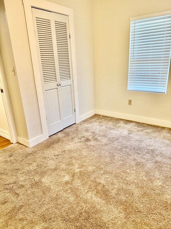 Building Photo - 2219 1/2 D St