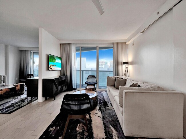 Building Photo - 3101 Bayshore Dr