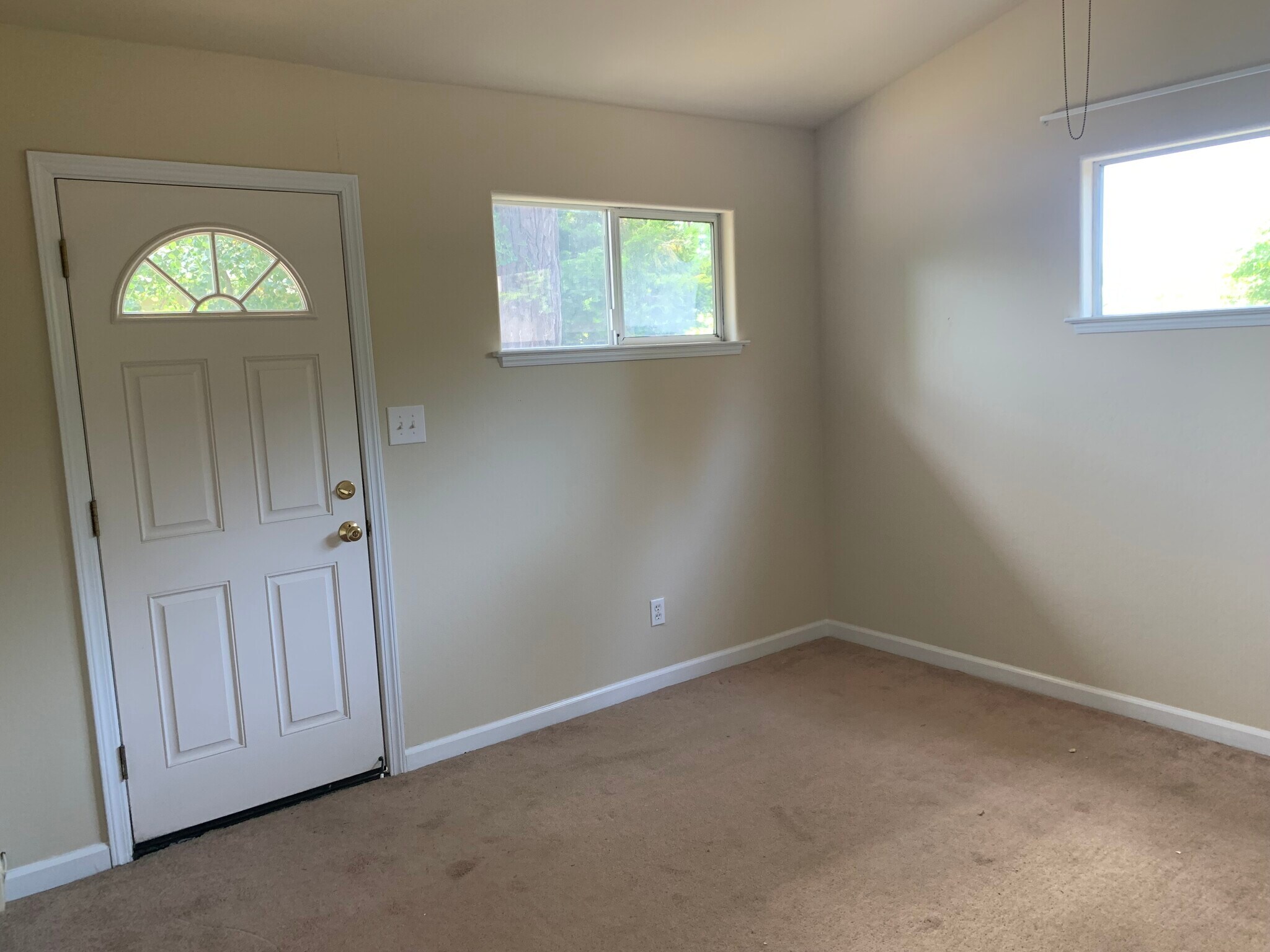 Building Photo - 415 Laurent St