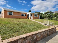 Building Photo - Beachside Beauty 3 Bedroom 2 Bathroom