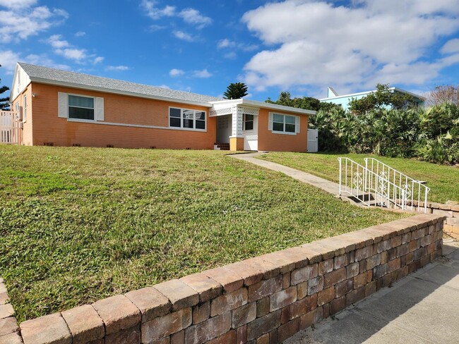 Primary Photo - Beachside Beauty 3 Bedroom 2 Bathroom