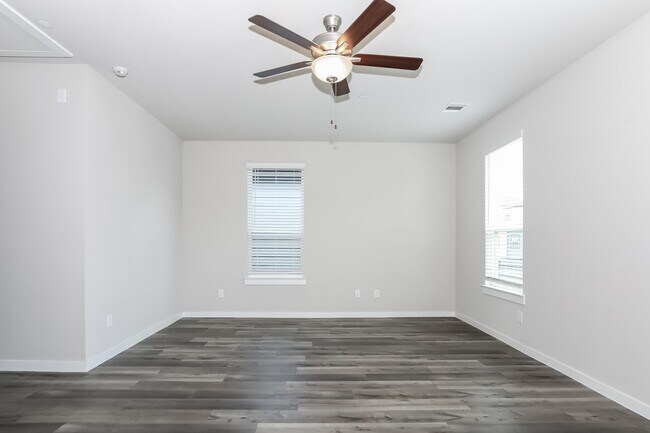 Building Photo - 333 N Centro Cir