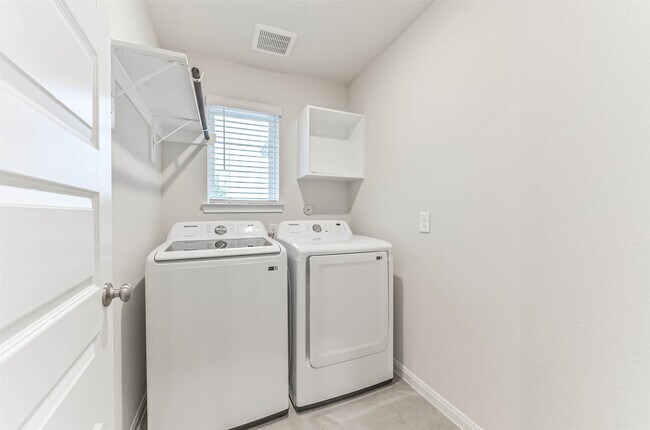 Building Photo - 17590 Rosette Grass Dr