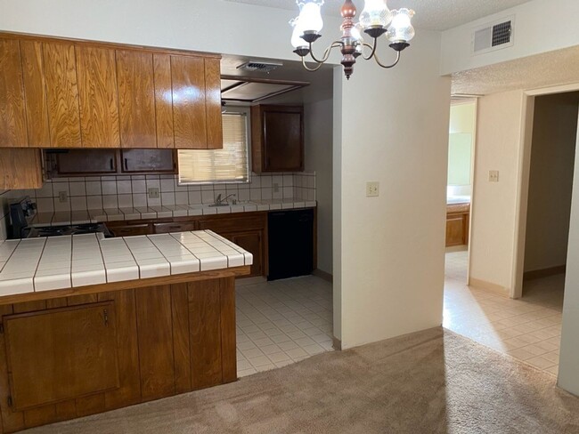Building Photo - 817 Deseret Way