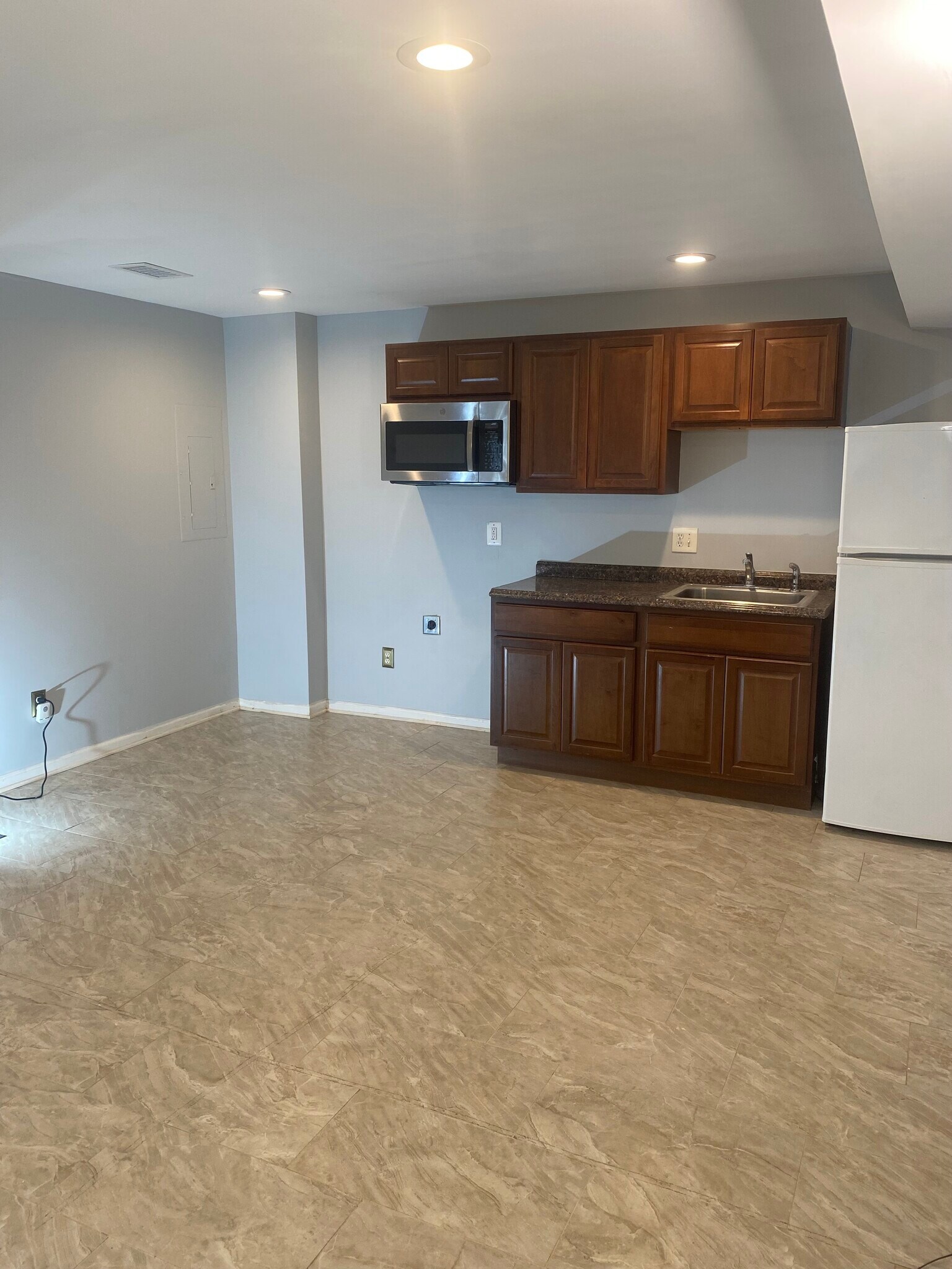 Building Photo - 9644 Eaton Woods Pl