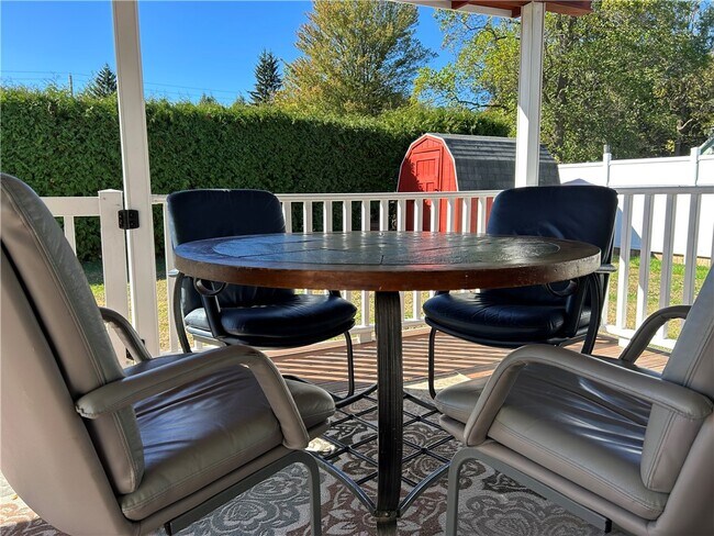 Building Photo - 406 Sharr Ave