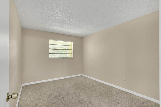 Building Photo - 1803 S Parrott Ave