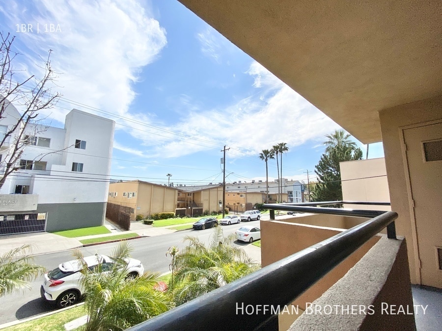 Building Photo - 1725 Grismer Ave