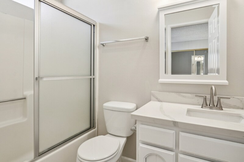 Building Photo - 725 E Providencia Ave