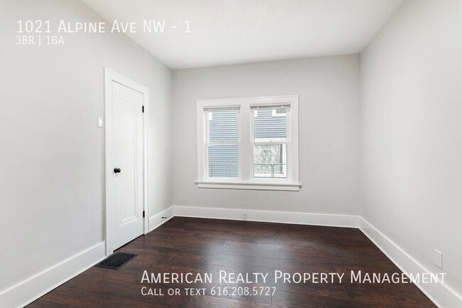 Building Photo - 1021 Alpine Ave NW