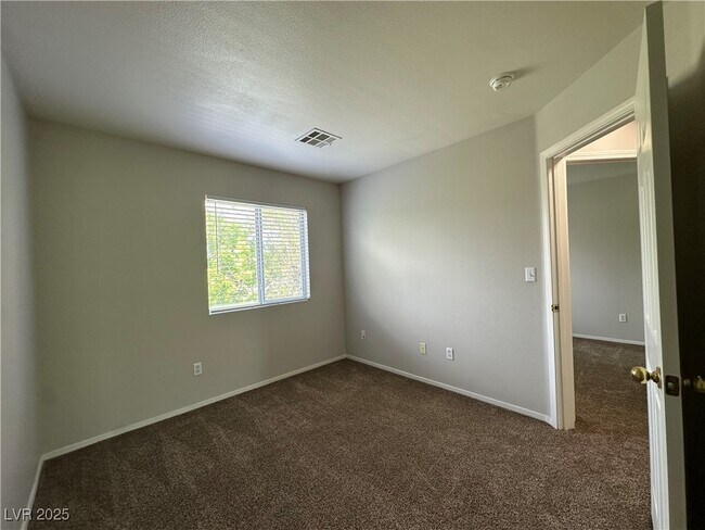 Building Photo - 2637 Heathrow St