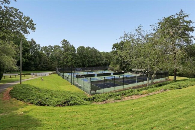 Building Photo - 2063 Six Branches Dr