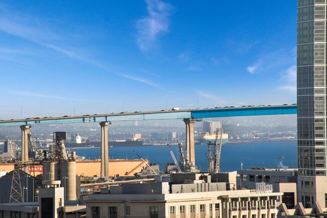 Building Photo - Luxurious 17th-Floor Renaissance Condo with Stunning City Views