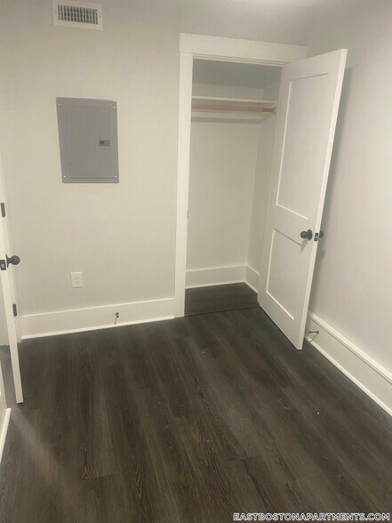 Building Photo - 118 Marginal St