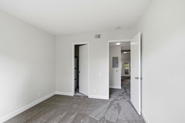 Building Photo - 479 Costa Mesa Terrace